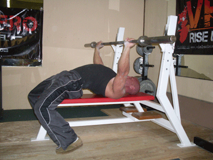 How to Bench Press Properly (6 Mistakes to Avoid) - Steel Supplements